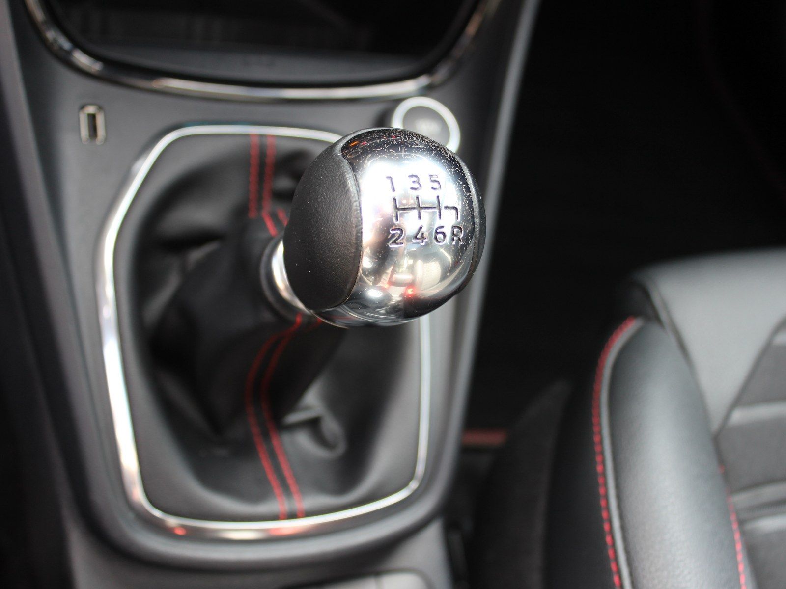 Fahrzeugabbildung Ford Puma ST-Line X 1,0 EcoBoost Mild Hybrid