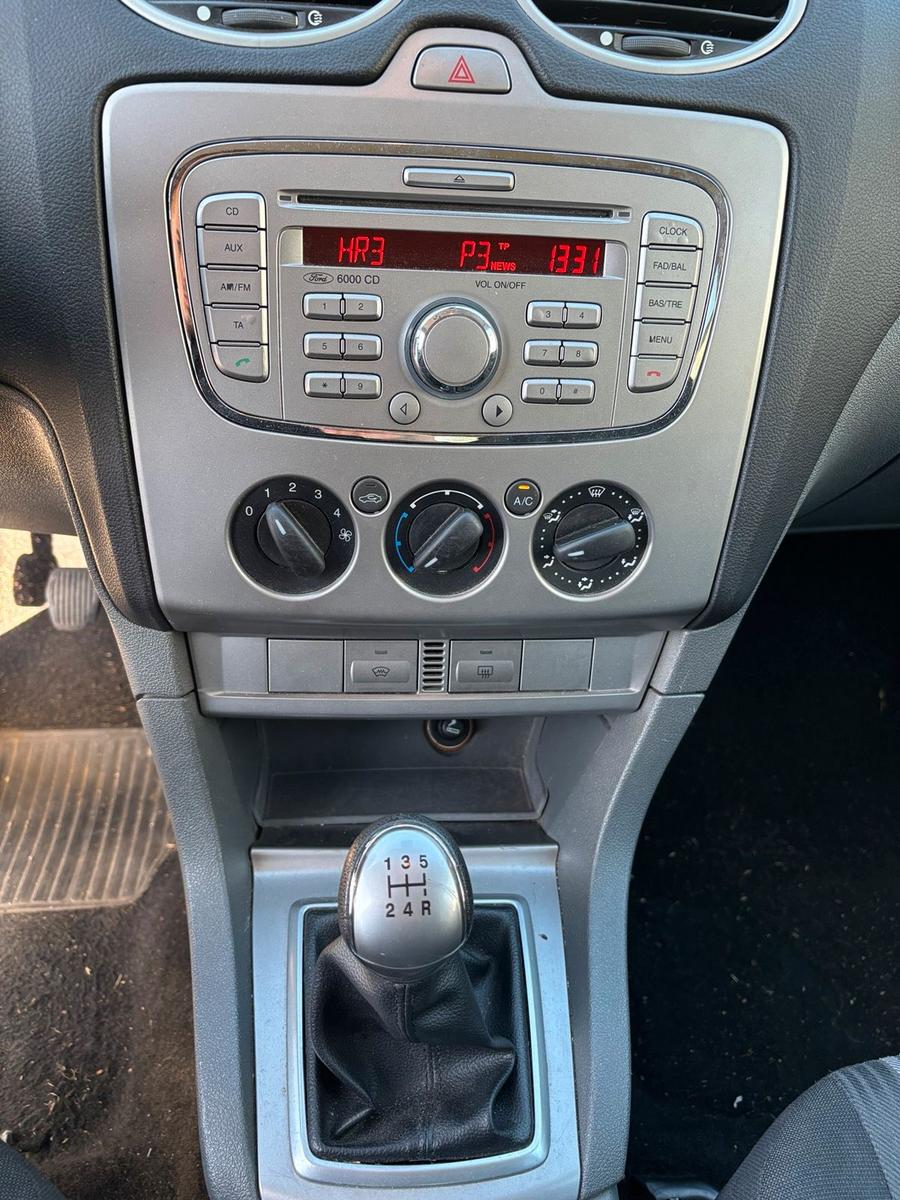 Ford Focus 2009 — photo 8