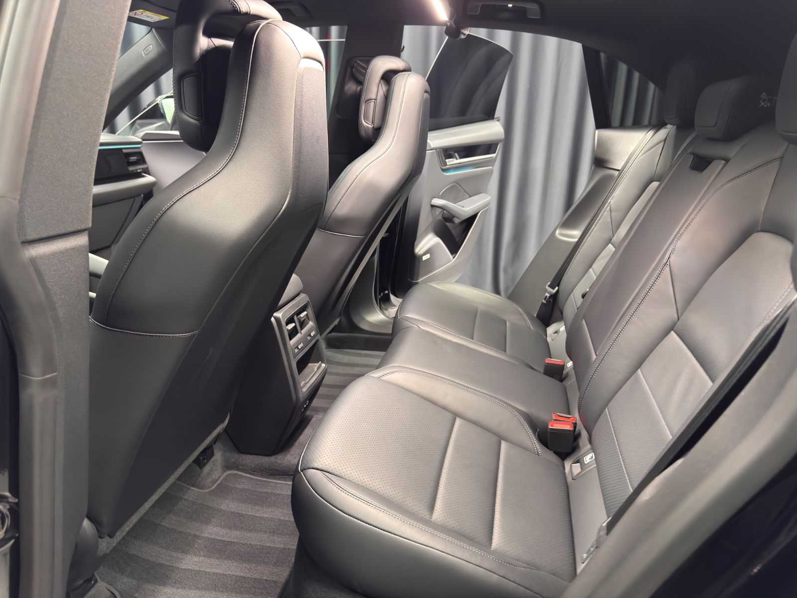 Fahrzeugabbildung Porsche Macan Electric 4|BOSE|PANORAMA|KAMERA|