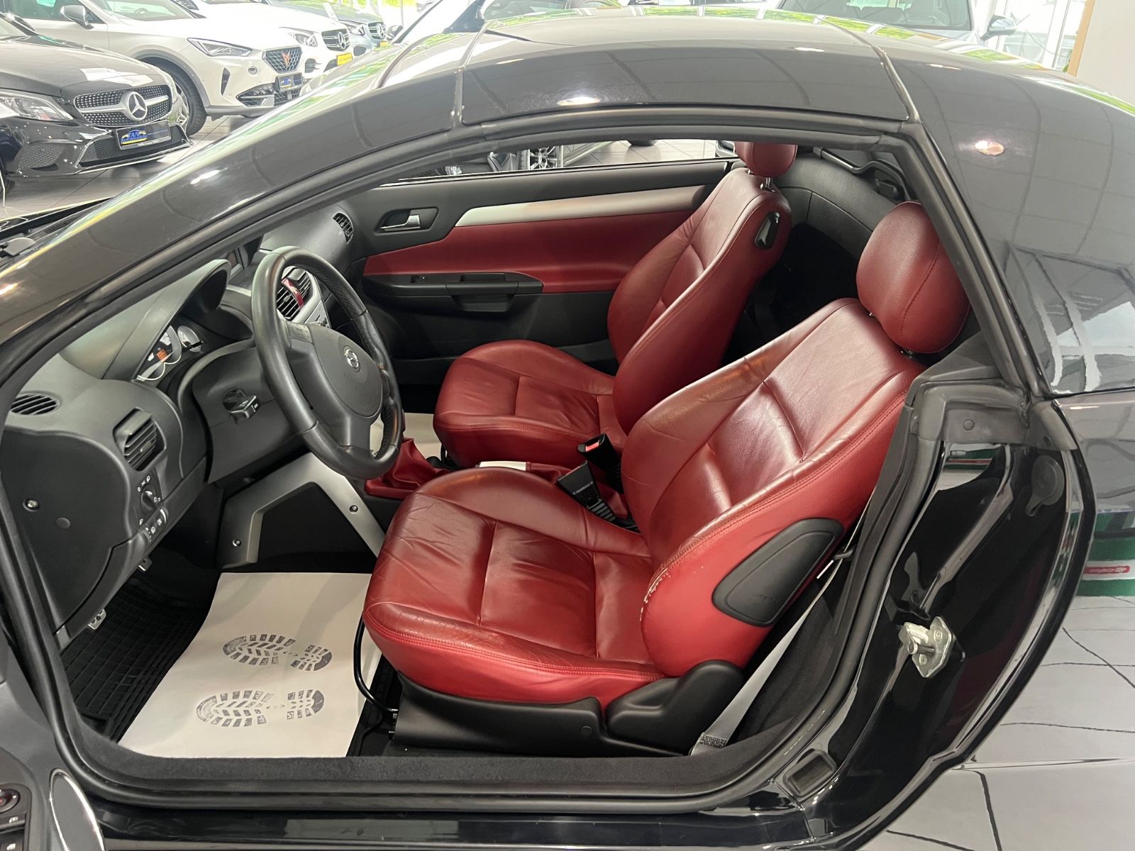 Fahrzeugabbildung Opel Tigra Twin Top Design Edition CABRIO