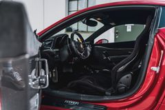 Fahrzeugabbildung Ferrari 458 Speciale *ROSSO FUOCO/CARBON/LIFT*