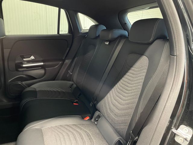 GLA 180 Progressive DCT NAVI LED