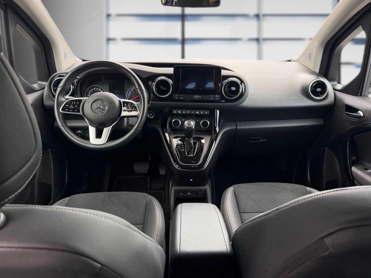 Fahrzeugabbildung Mercedes-Benz EQT 200 2xKlima AHK AUT Fernlichtass. Kam. LM