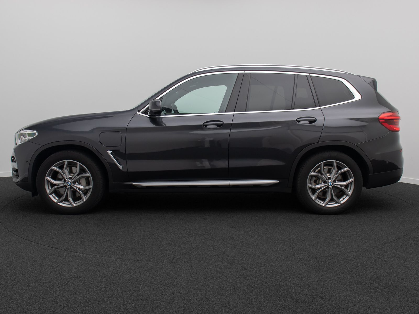 Fahrzeugabbildung BMW X3 xD30e xLine HUD DAB Kamera Alarm HiFi 19Zoll