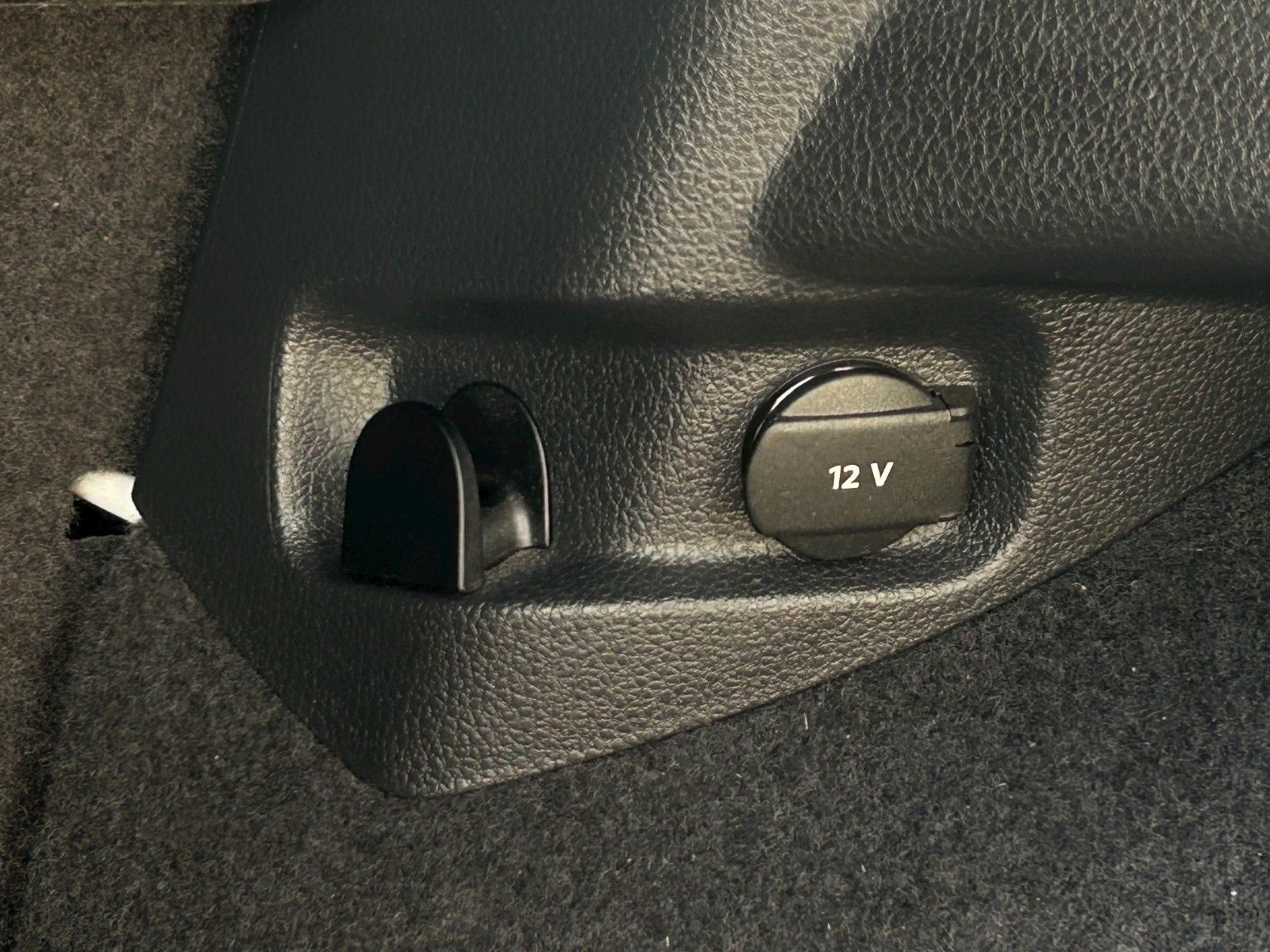 Fahrzeugabbildung Volkswagen Golf VII 1.5 TSI Comfortline Navi SHZ PDC LM"18