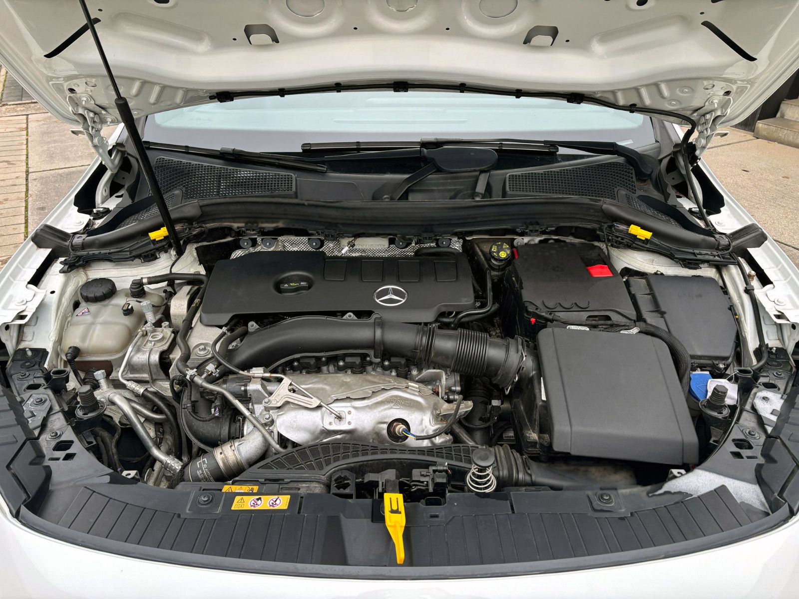 Fahrzeugabbildung Mercedes-Benz GLA250 4Matic Progressiv AHK KAM AMBI SHZ LED BT