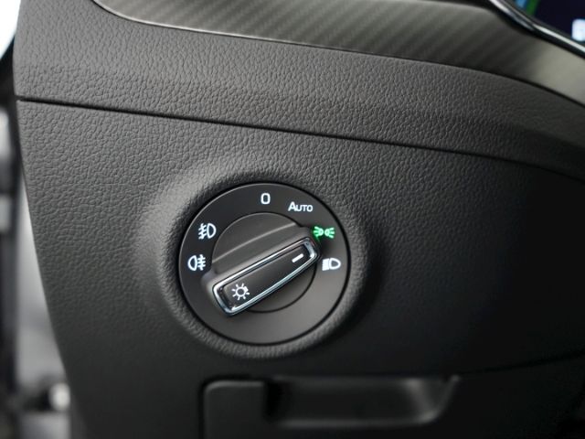 Superb COMBI SPORTLINE iV DSG+AHK+NAVI+LED+RÜCKF
