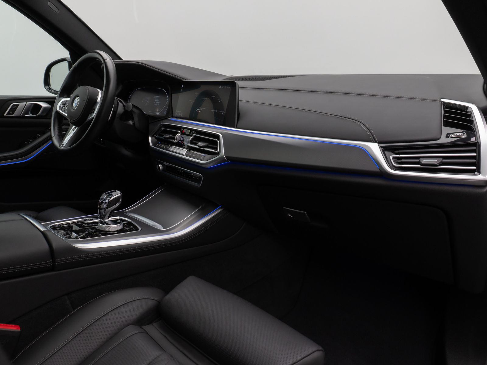Fahrzeugabbildung BMW X5 xD40d M Sport Panorama Kamera HUD DAB Massage