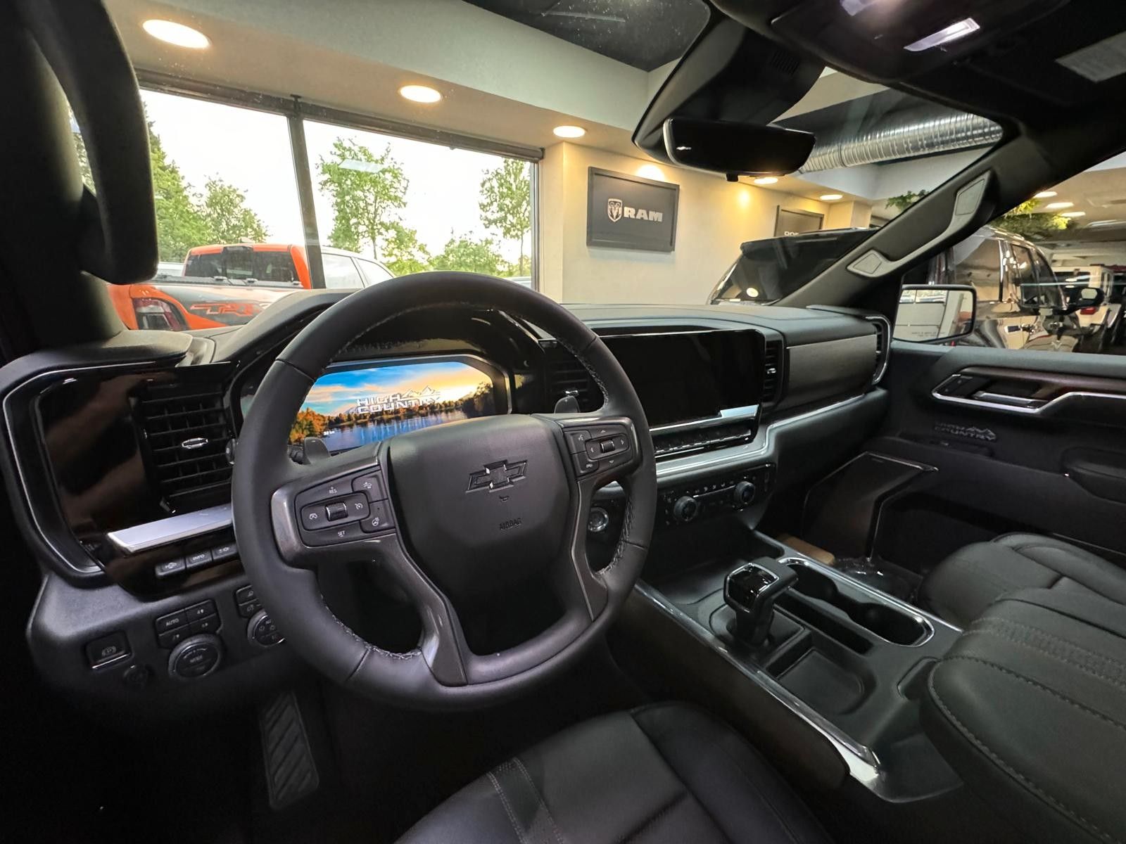 Fahrzeugabbildung Chevrolet 2026 SILVERADO MIDNIGHT DURAMAX DIESEL 4x4 HC