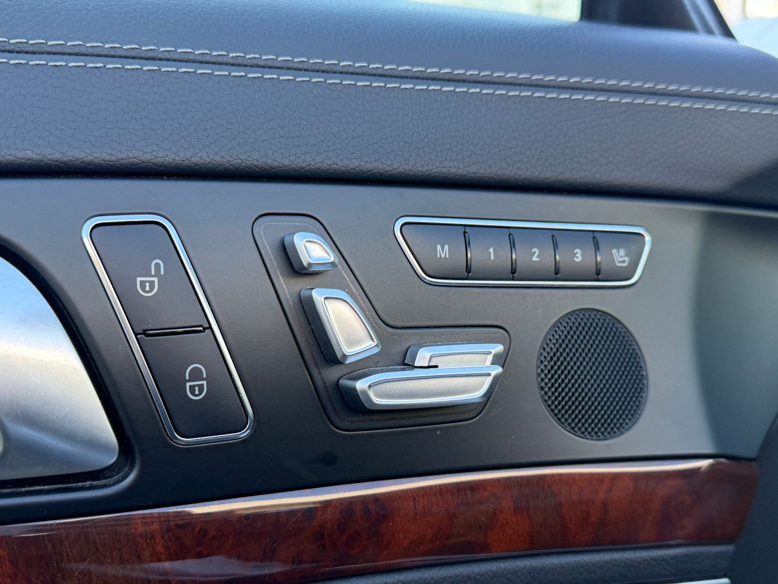 Fahrzeugabbildung Mercedes-Benz SL 350 /AMG/HARMAN-KARDON/MEMORY/T-WINKEL