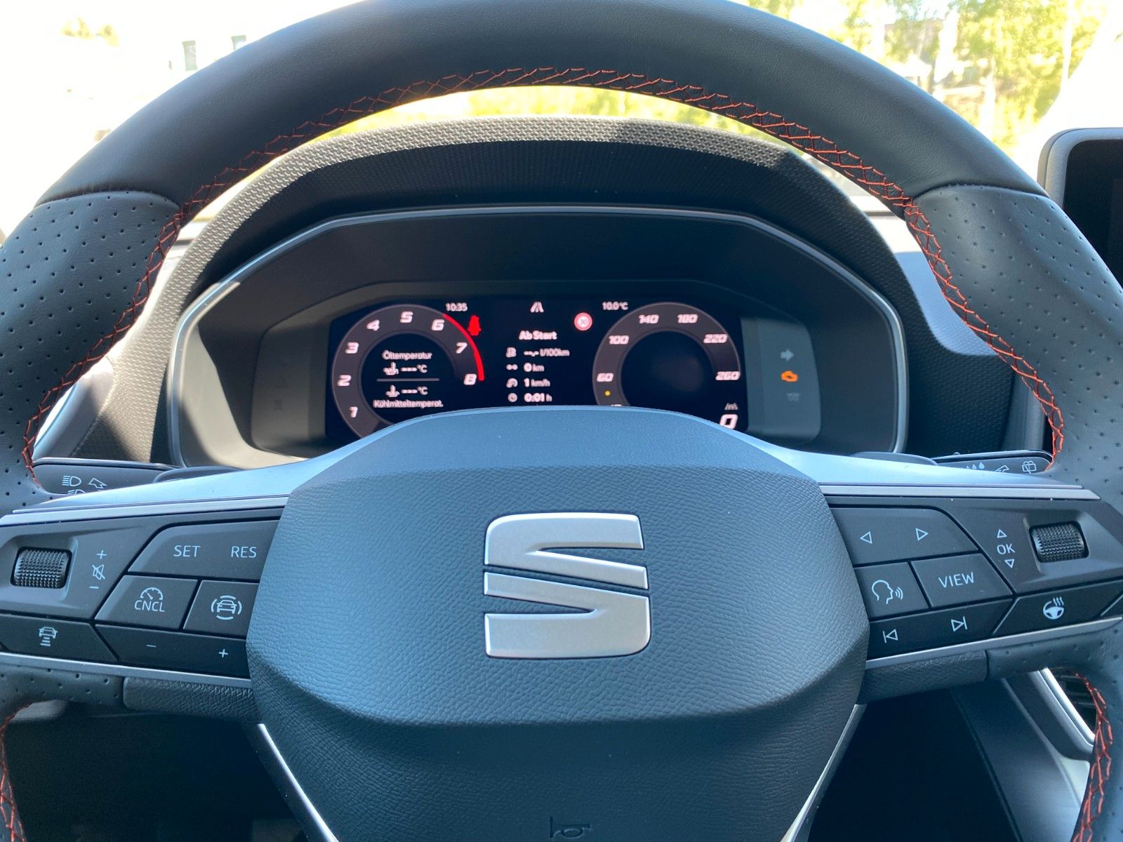 Fahrzeugabbildung SEAT Leon Sportstourer 1.5 eTSI FR *DSG *AHZV