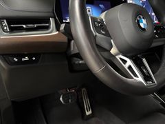 Fahrzeugabbildung BMW 218i Active Tourer--Pano/DrivingProf/eSitze/19LM