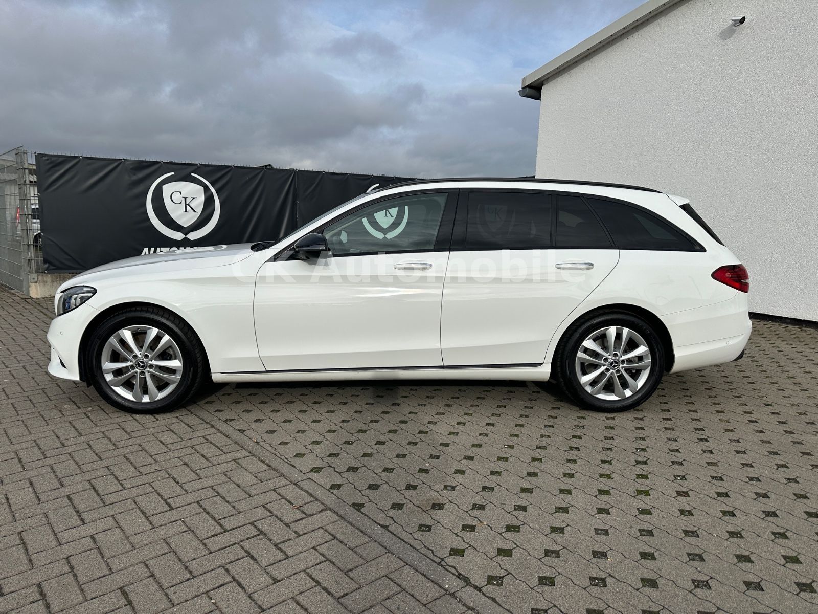 Fahrzeugabbildung Mercedes-Benz C300d T 4Matic Avantgarde/Burmeste/Navi/LED/360°
