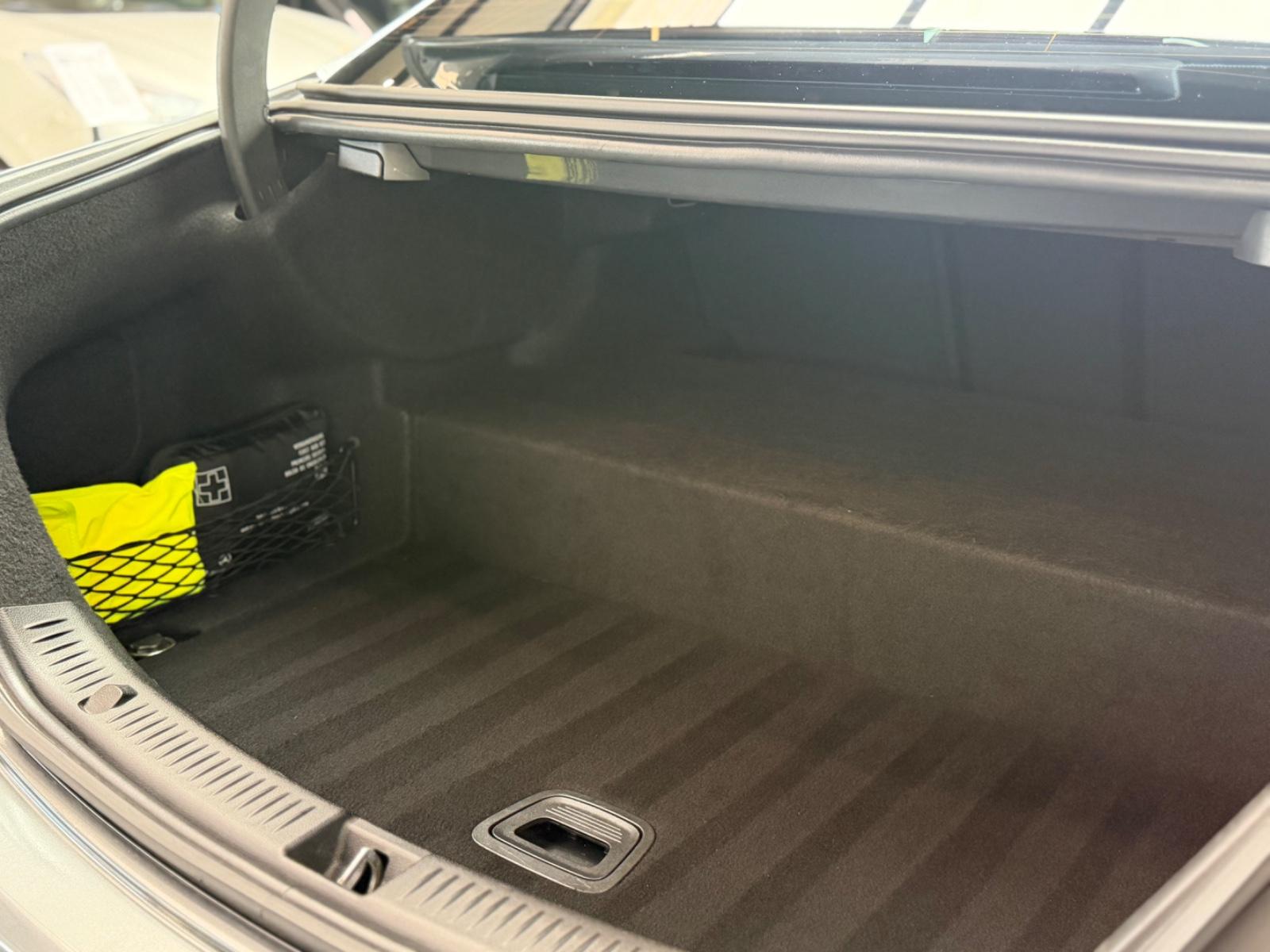 Mercedes-Benz E 300de Limousine / Multibeam-LED / Widescreen