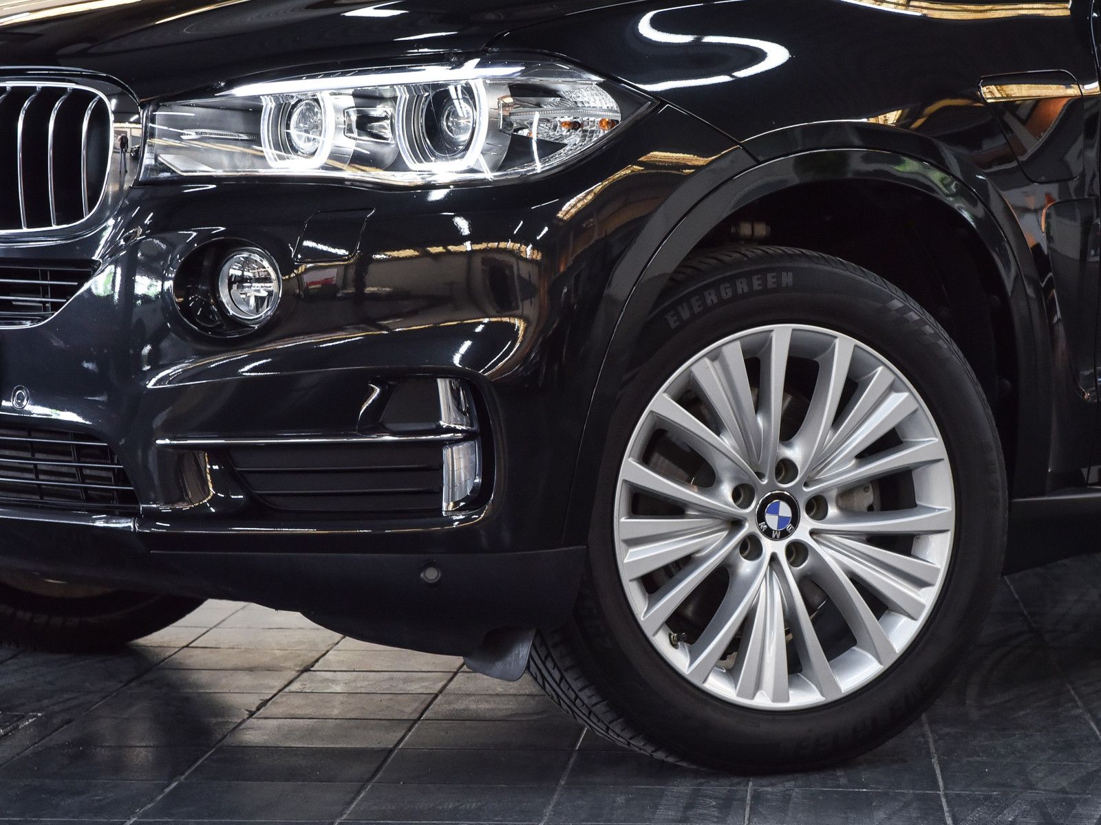 Fahrzeugabbildung BMW X5 40e - NEUER MOTOR mit nur 3.386 Km | Garantie