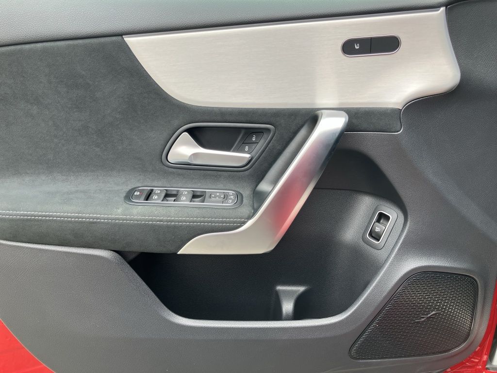Fahrzeugabbildung Mercedes-Benz A 200 Limousine AMG*NIGHT*DISTR*STANDH*AHK*KEYL