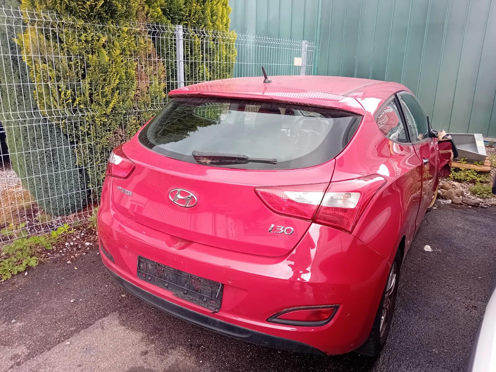 Hyundai i30 1.4 Classic mit Unfallschaden