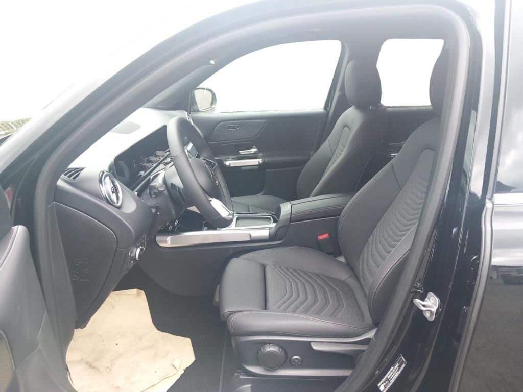 Fahrzeugabbildung Mercedes-Benz GLB 200 d Pano-Dach*Multibeam*Keyless-Go*Kamera*