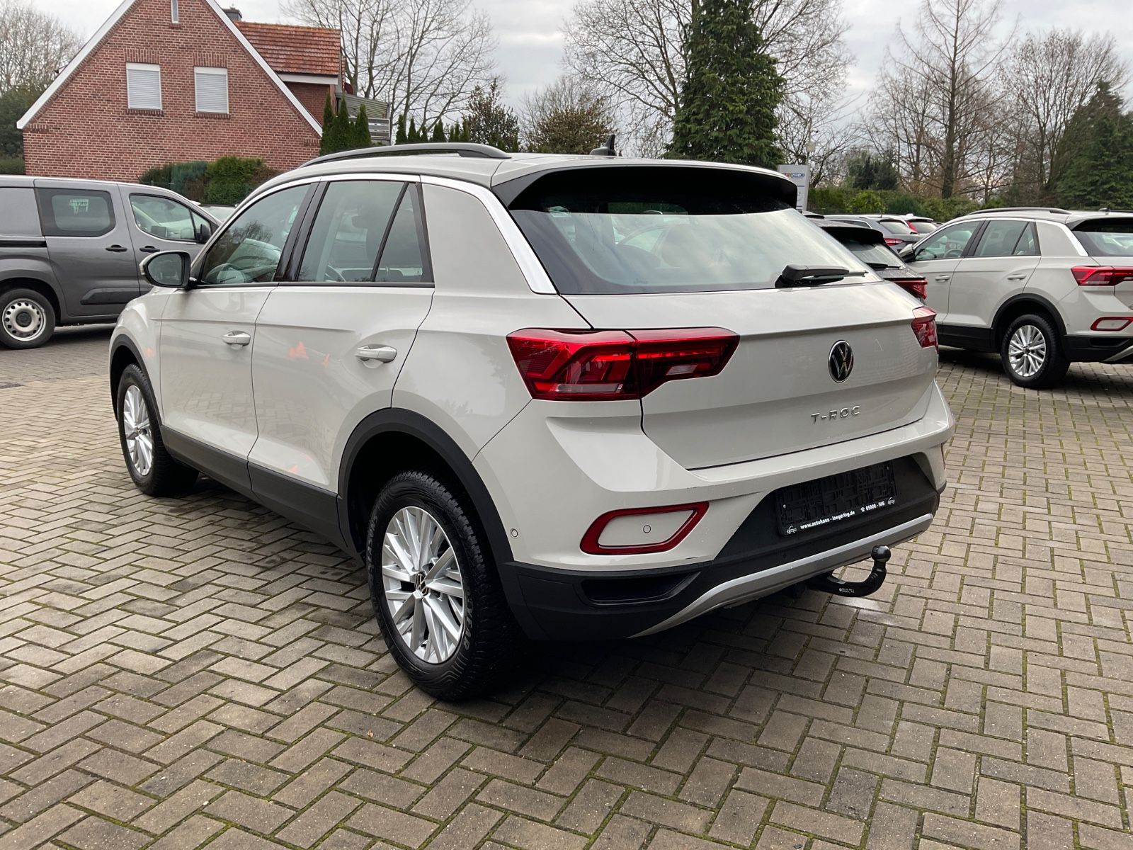 Fahrzeugabbildung Volkswagen T-Roc 1.5 TSI DSG Life,LED,AHK,Navi