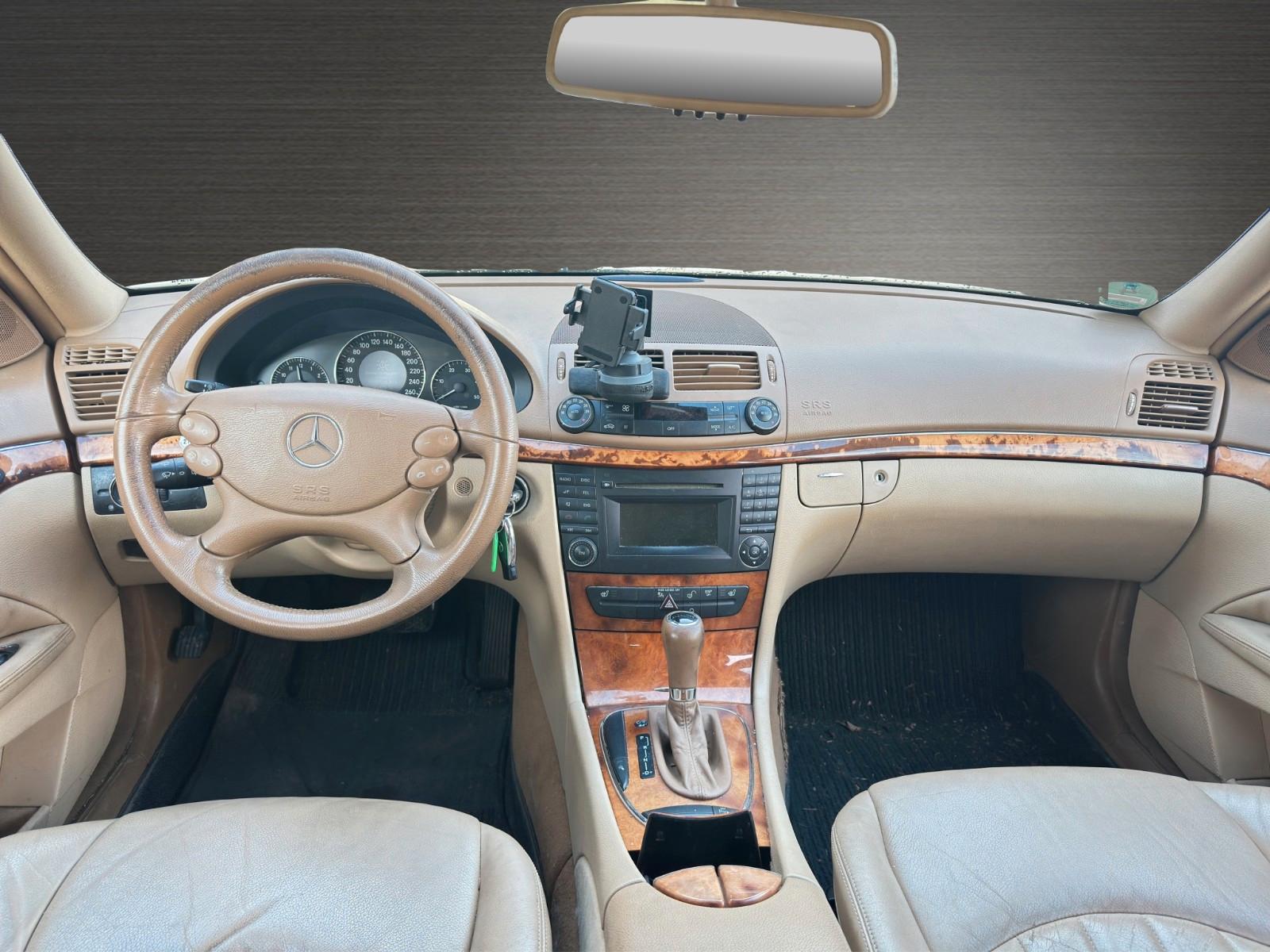 Mercedes-Benz E200 2008 — photo 16