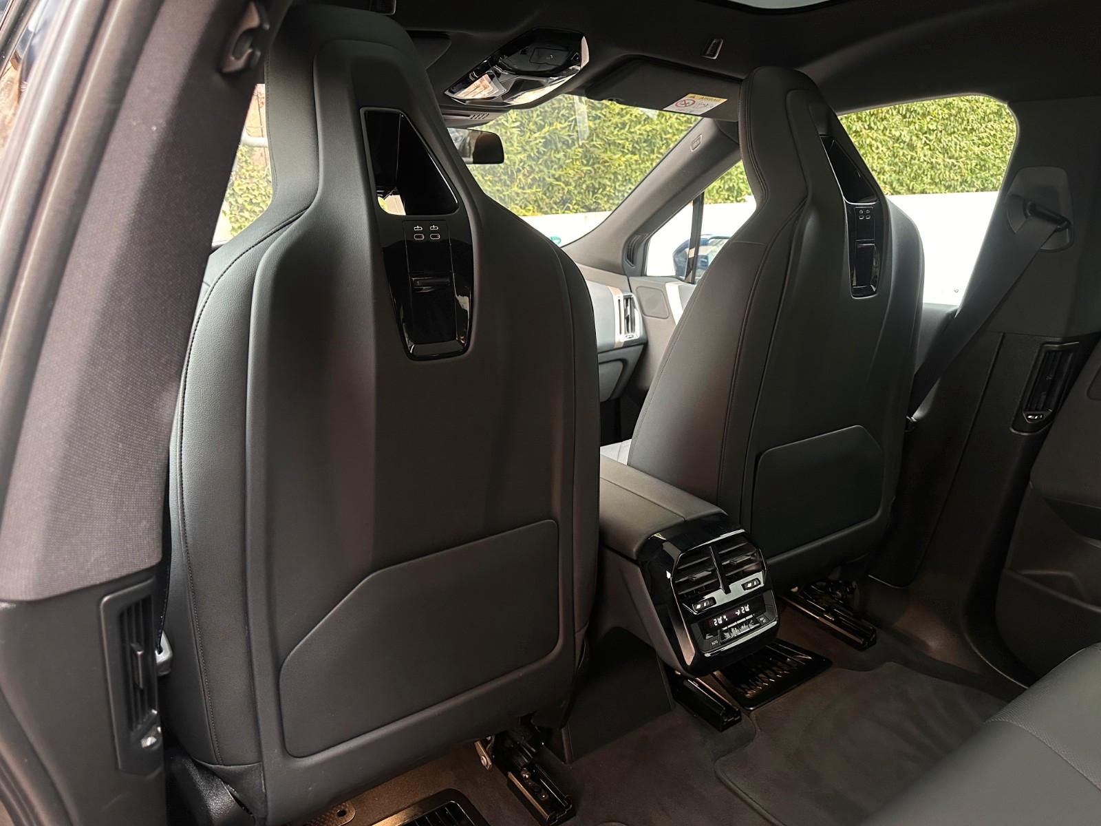 BMW iX xDrive40 M Sport PANO-SKY*AHK*DA-Prof*360°