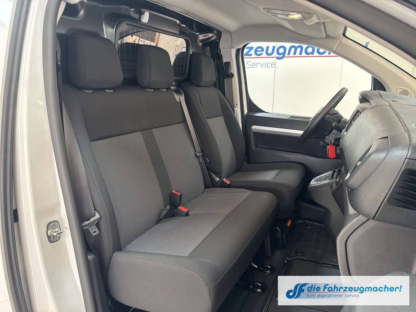 Fahrzeugabbildung Opel Vivaro Kasten -e Elegance L Navi Apple CarPlay A