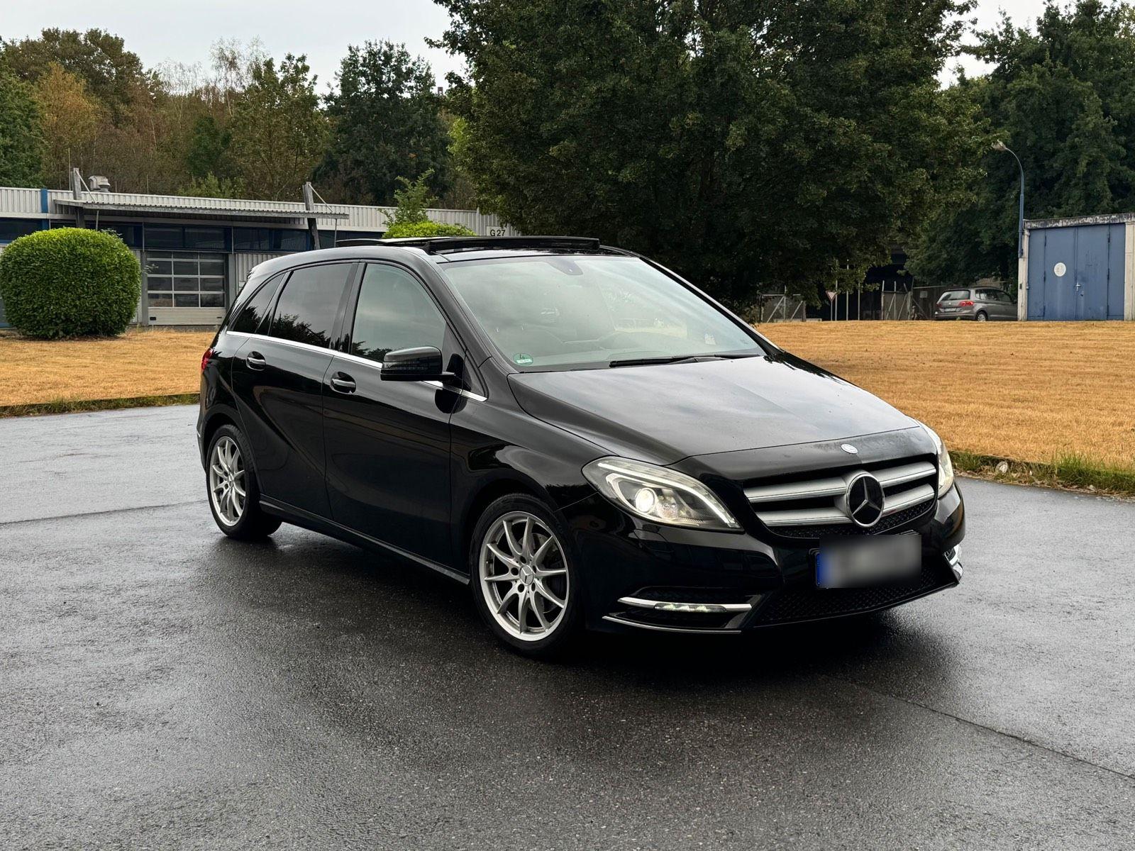 Mercedes-Benz B 180
