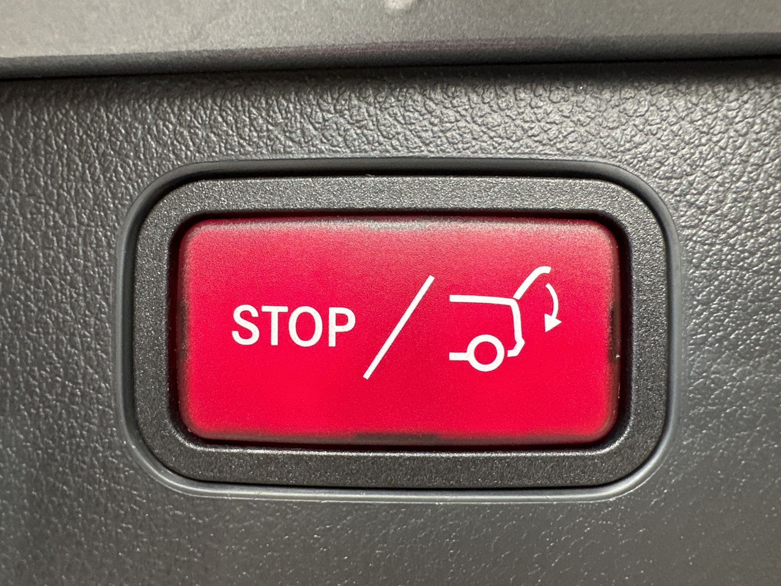 Fahrzeugabbildung Mercedes-Benz C 200d T AMG-Line NAV+LED+PANO+HUD+CARPLAY+VCOCK