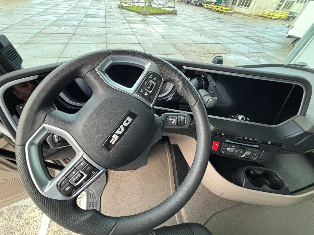 Fahrzeugabbildung DAF FAN XG 480 Swing-Board-Aufbau Mitnahmestapler