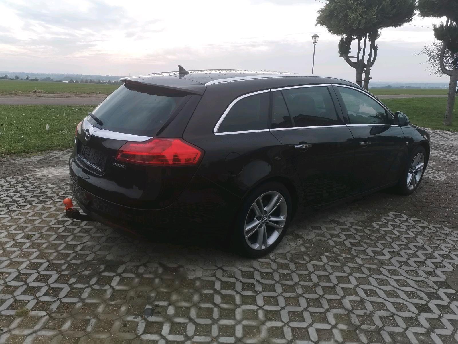 Opel Insignia 2011 — салон