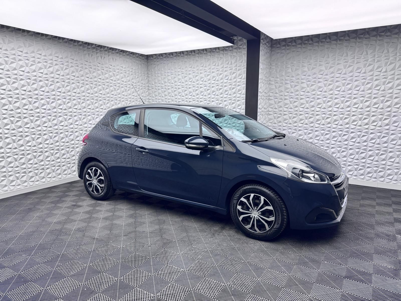 Fahrzeugabbildung Peugeot 1.2 e-VTi/PDC/TEMPOM/LED/HiFi/SITZHEIZ/ALLWETTER