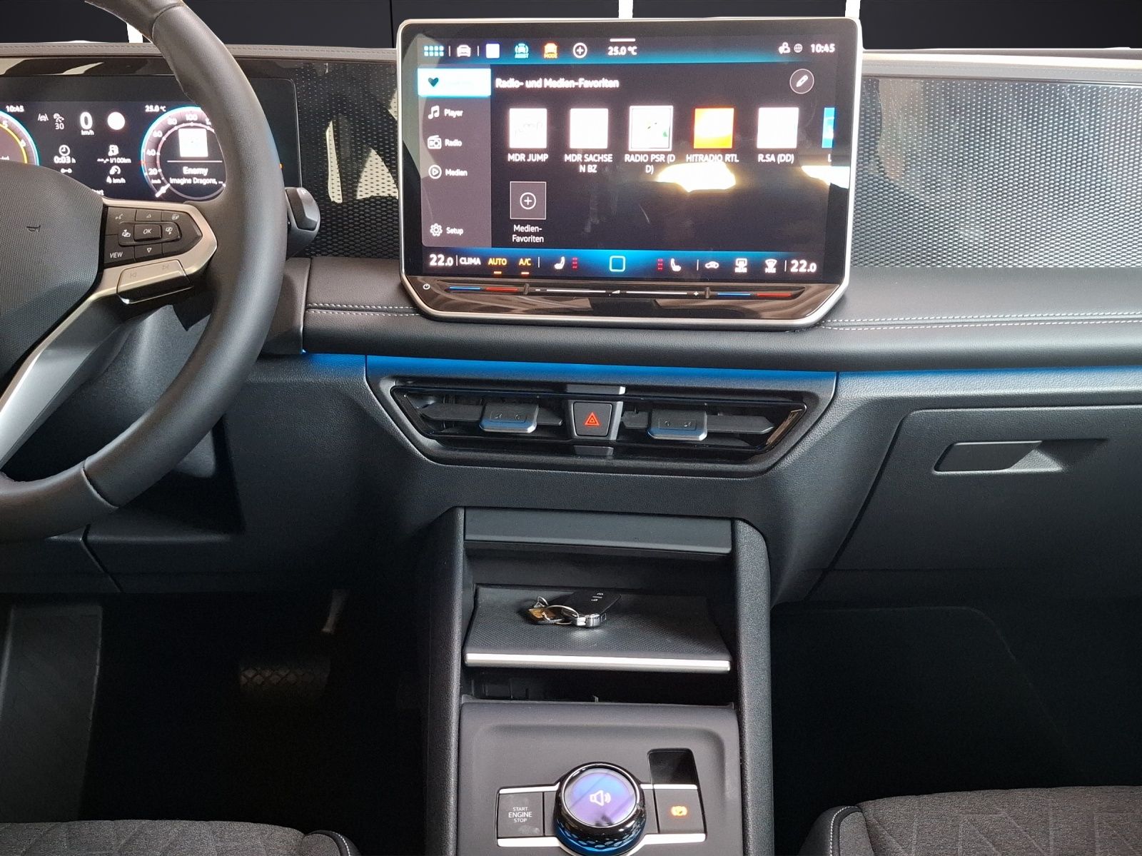 Fahrzeugabbildung Volkswagen Tiguan eTSI Life DSG LED AHK Navi AID ACC RFK SH