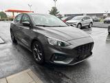 Ford Focus ST-Line Limo. Navi+Sitzhzg+Klimaaut - Ford Focus mit Benzin-Antrieb: Limousine, Automatik