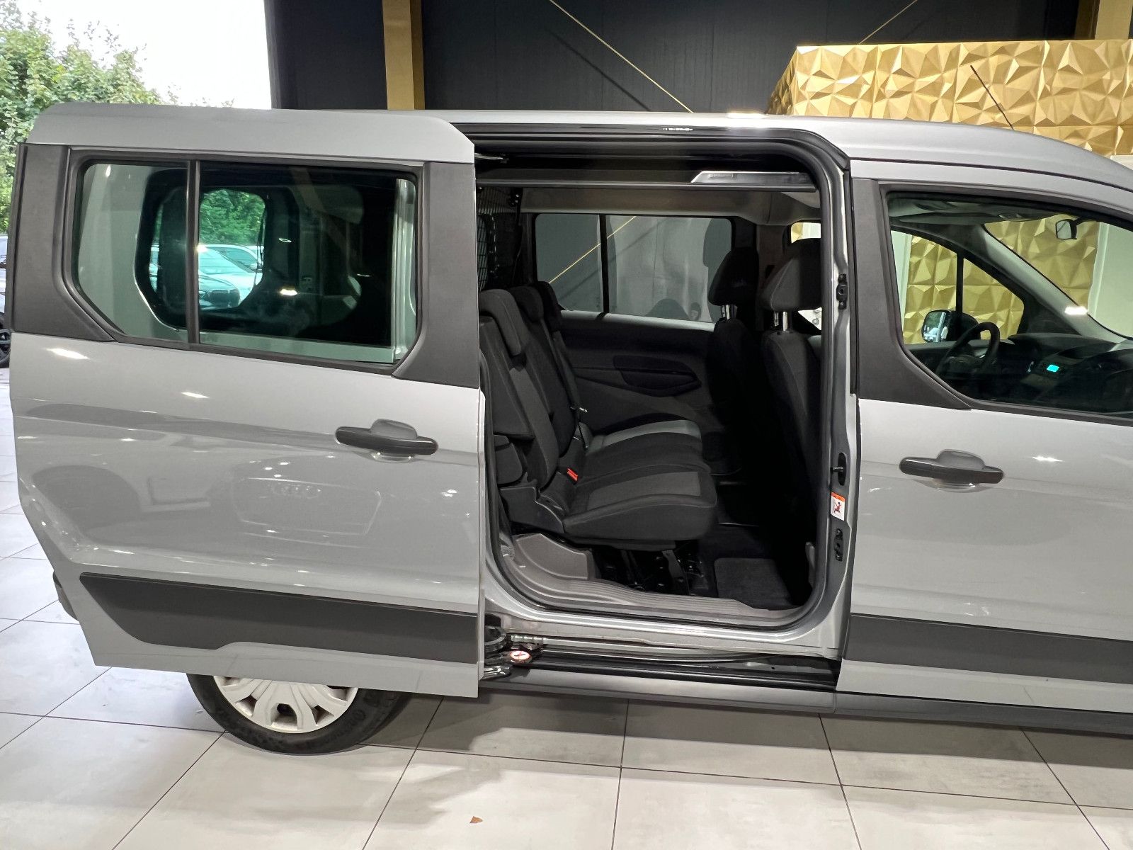 Fahrzeugabbildung Ford Transit Connect Kombi lang//5-SITZER/KLIMA//PDC