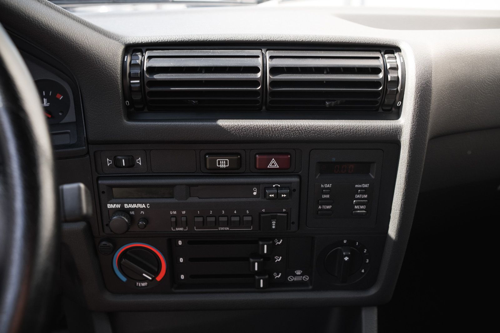 Fahrzeugabbildung BMW M3 E30 - dt. Auto - 2. Hd. - neuwertig - 29TKM!!