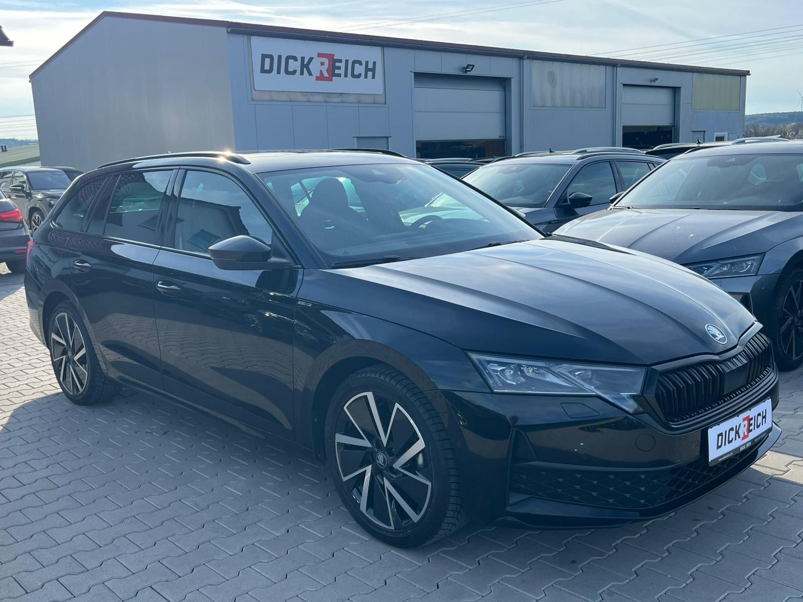 Fahrzeugabbildung SKODA Octavia 1.5 DSG Sportline PANO*MATRIX*AHK*5J.GAR
