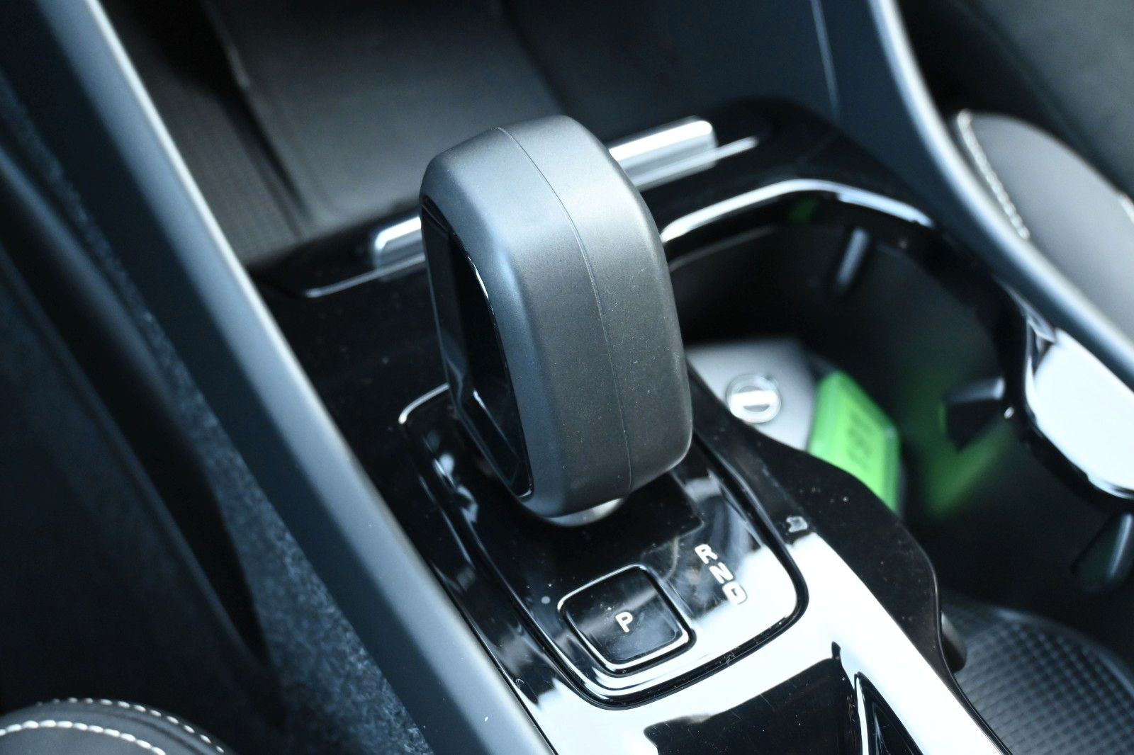 Fahrzeugabbildung Volvo XC40 T4 Recharge Plus Dark*LED*STHZ*CAM*AHK