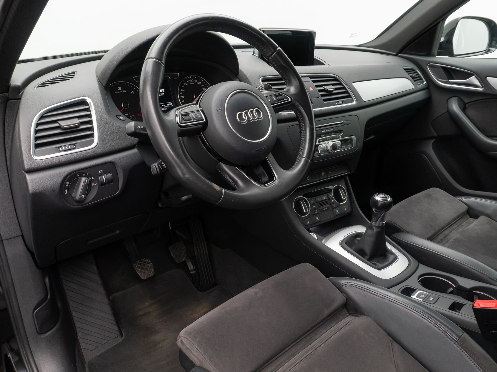 Fahrzeugabbildung Audi Q3 basis Sportsitz Xenon PDC Navi Multilenk Komf