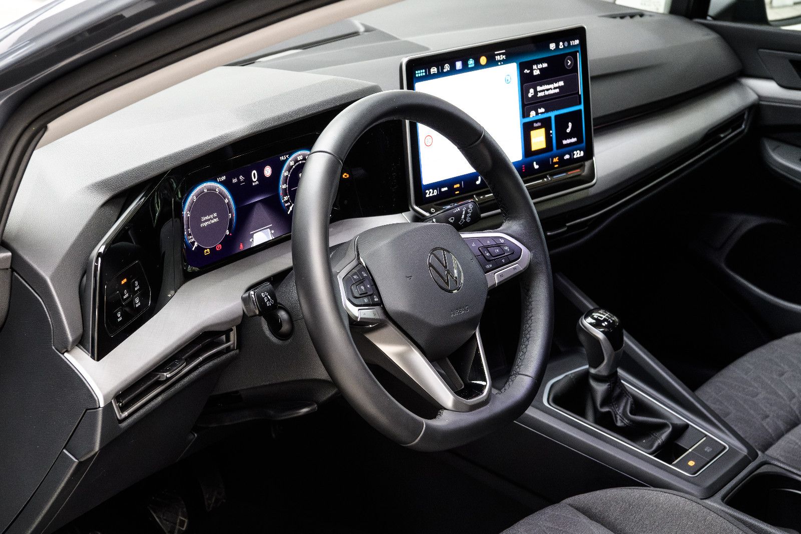 Fahrzeugabbildung Volkswagen Golf VIII. 1.5 TSI 110 kW *+LED+SHZ+ACC+RFK+LHZ