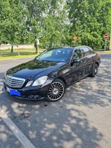 Mercedes-Benz E 220 CDI ELEGANCE *TÜV 08-2026* - Mercedes-Benz E 220 mit Diesel-Antrieb: Limousine, Cdi Elegance