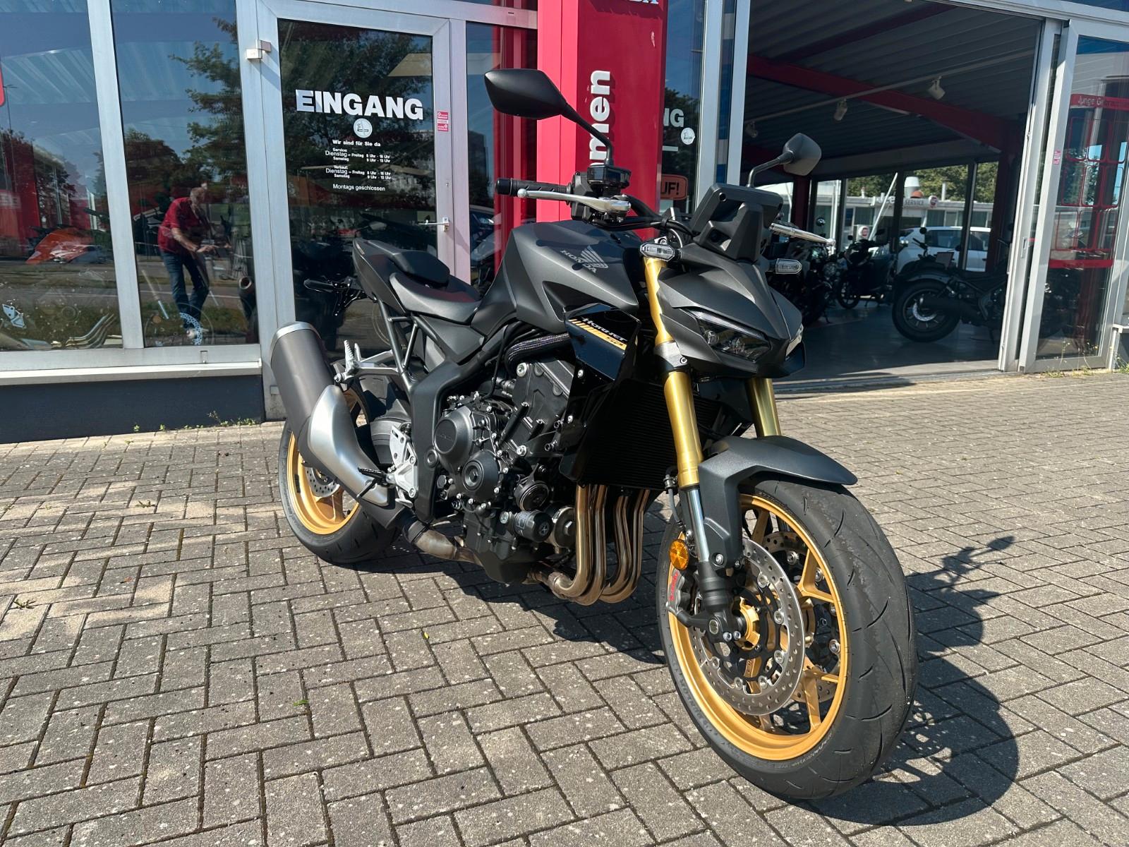 Honda CB 1000 Hornet SP  --- 300 km !!