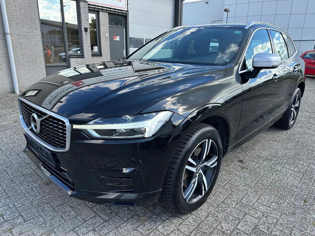 Volvo XC60 D5 AWD + R-DESIGN + ALCANTARA + CAMERA + NA