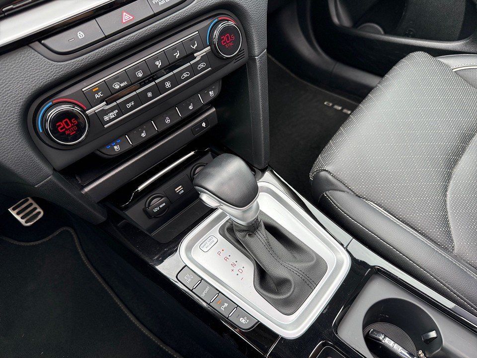 Fahrzeugabbildung Kia XCEED PHEV 1.6 PLATINUM AHK GARANTIE29 PANO VOLL