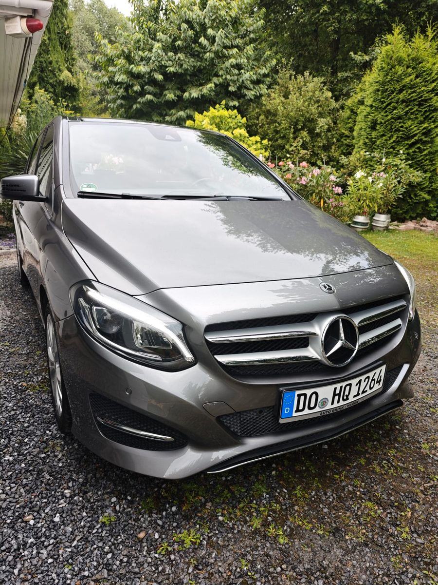 MERCEDES-BENZ B 180 -