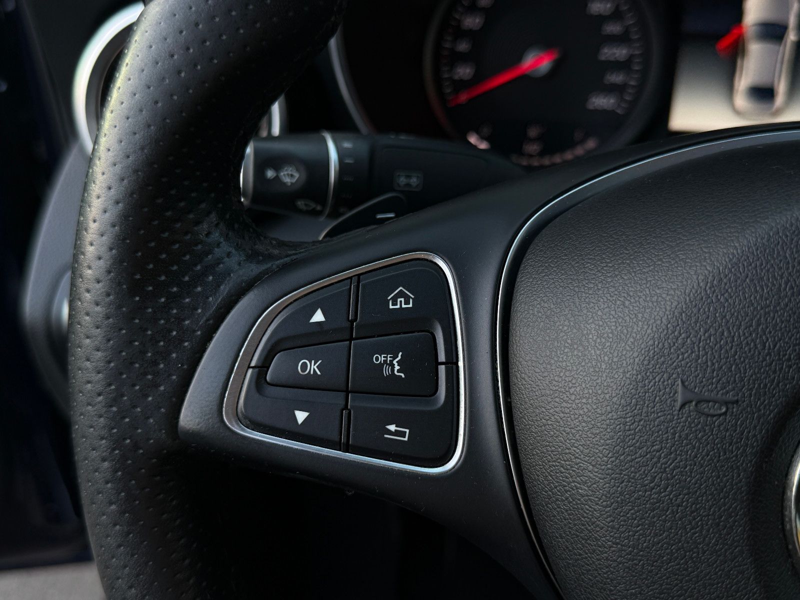 Fahrzeugabbildung Mercedes-Benz C 200 d Limo 9G-Tronic Avg GRA Pano 360°Kamera