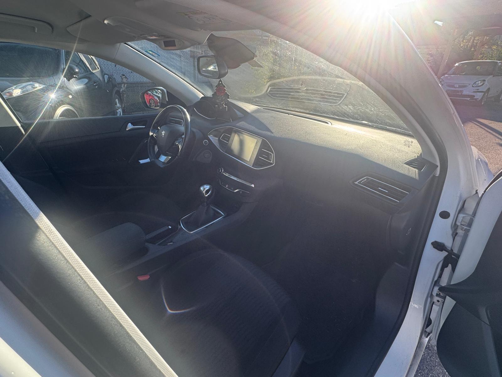 Peugeot 308 2014 — photo 11