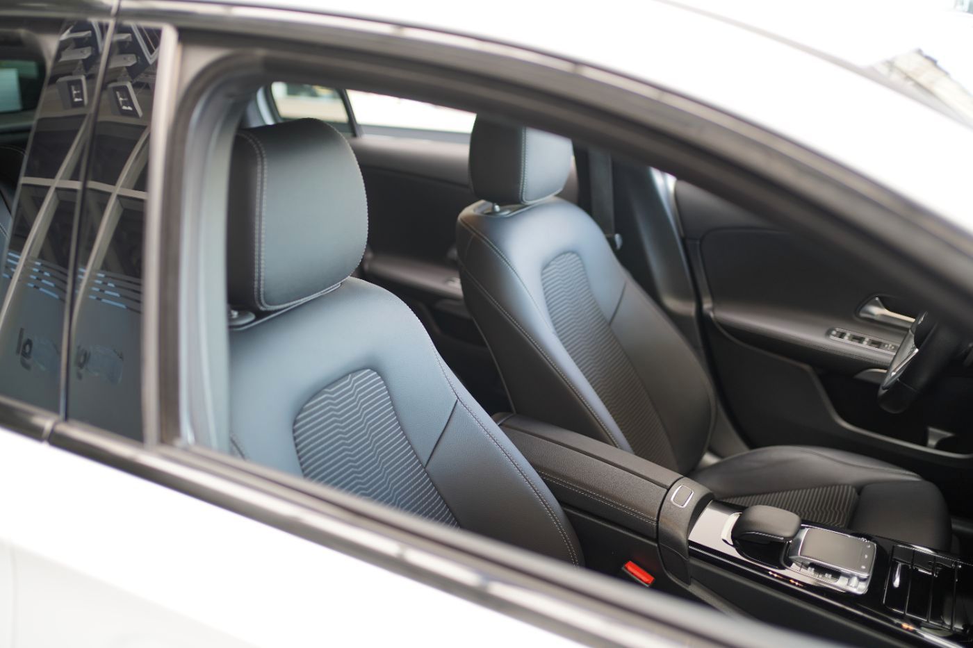 Fahrzeugabbildung Mercedes-Benz A 180 Automat Spurhalte-&Parkassist+Navi+AHK+LED