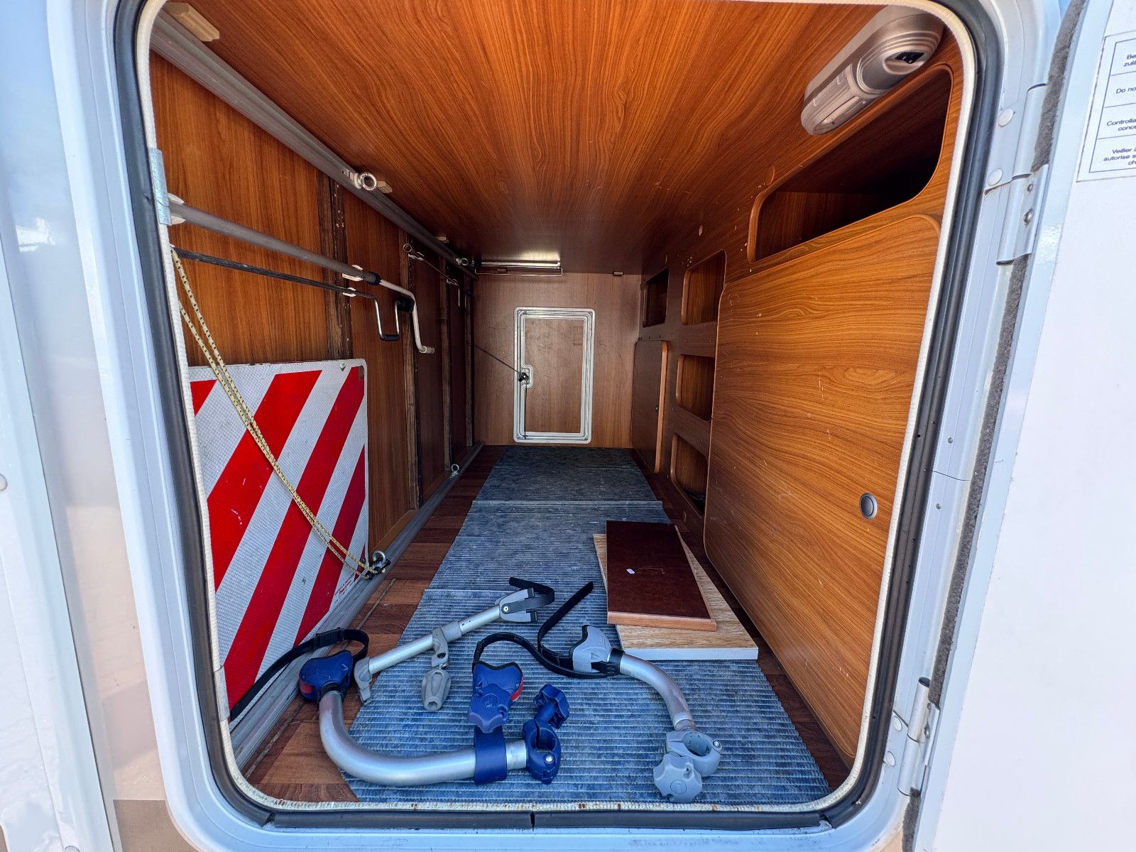Fahrzeugabbildung Dethleffs GLOBEBUS T 004 FIAT KAMERA SAT TV LUFTFEDERUNG