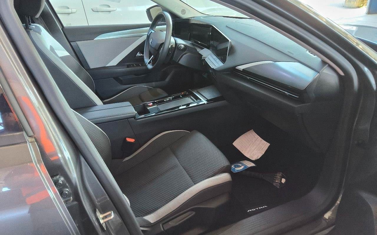 Fahrzeugabbildung Opel Astra L Lim. 1.6 HYBRID BUSINESS EDIT. NAVI/LED
