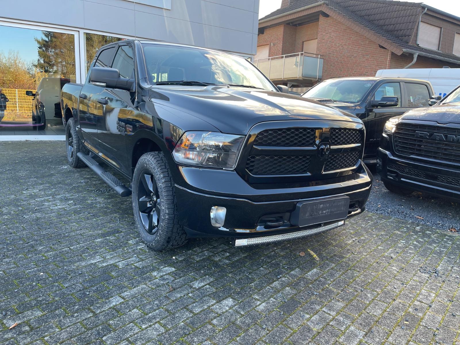 Dodge RAM 1500 Crew Cab Black Edition*4x4*AHK*LPG*